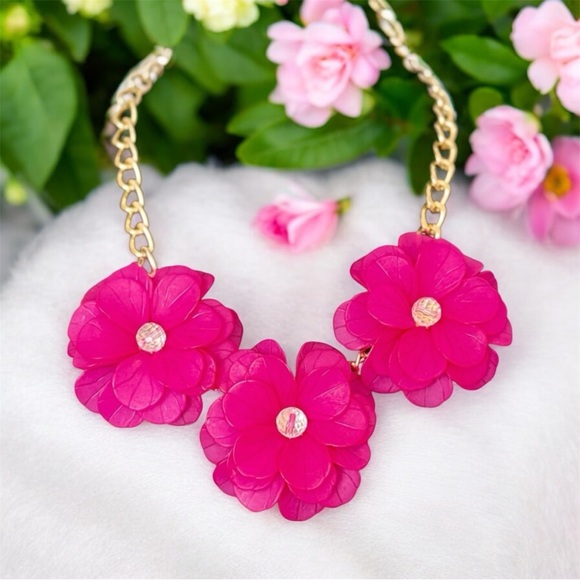 Jewelry - Pink Floral Statement Necklace